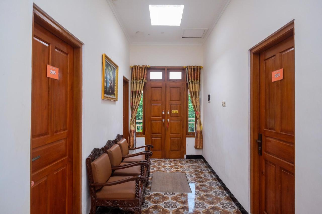 Reddoorz Syariah @ Griya Thamrin Manahan Solo المظهر الخارجي الصورة